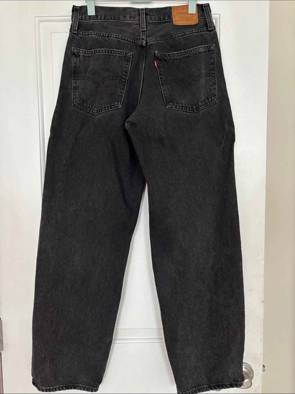 Levi’s Baggy Dad Jeans in Boot Barn (washed black) 26x32 - Picture 4 of 8